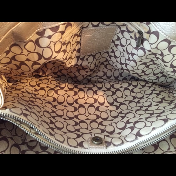 COACH PURSE(PLZ READ) - Picture 6 of 8